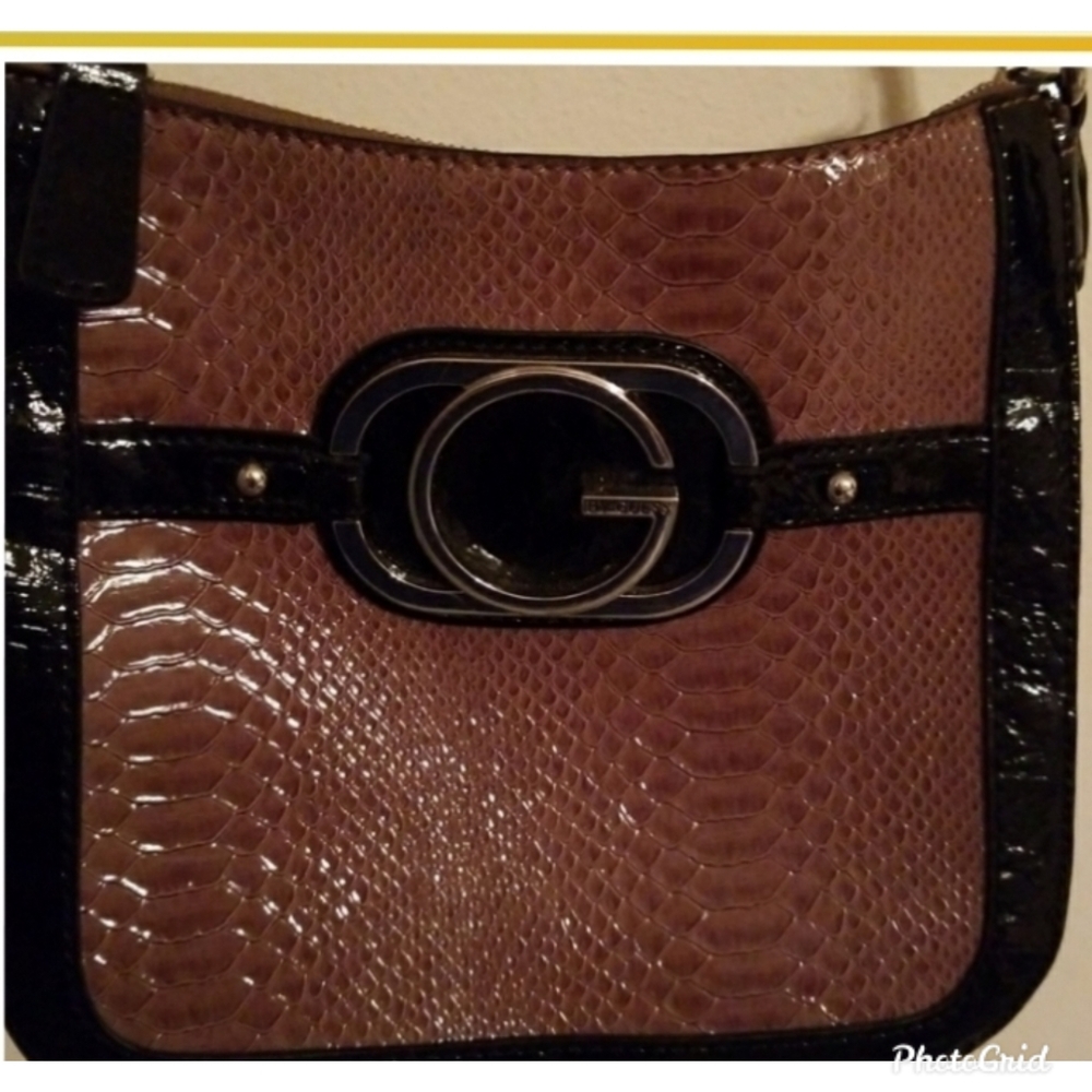 EUC Guess crossbody/shoulder bag